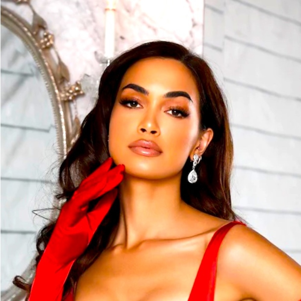 Red satin gloves